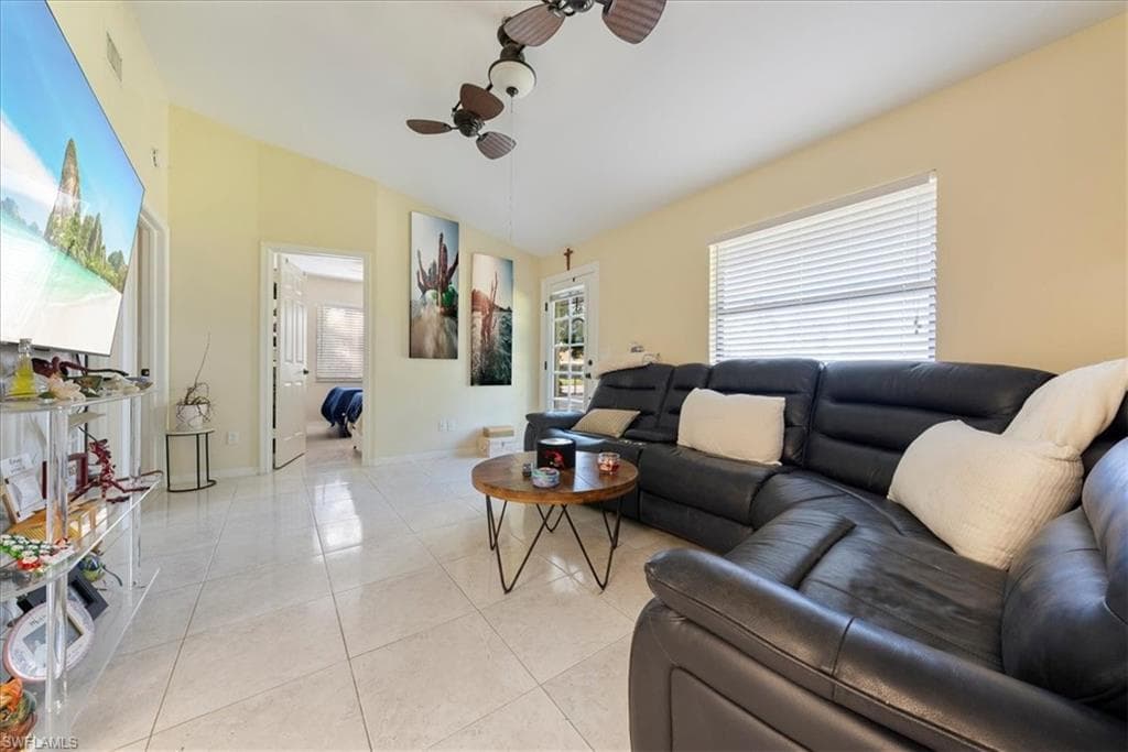 5501 Cynthia Ln, Naples, FL 34112-33