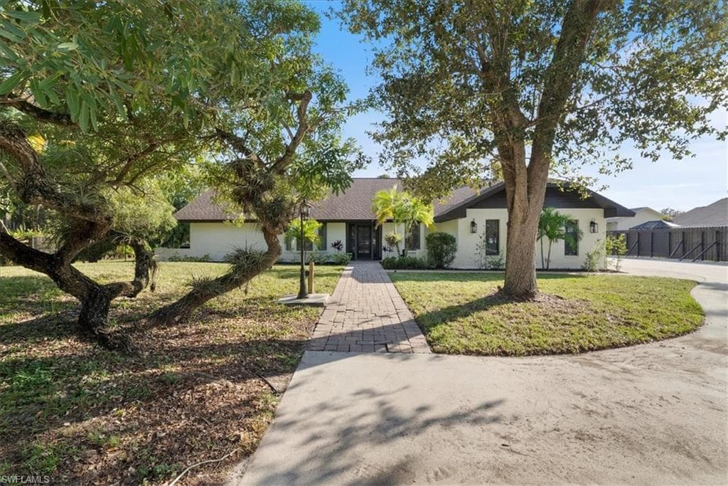 5501 Cynthia Ln, Naples, FL 34112-4