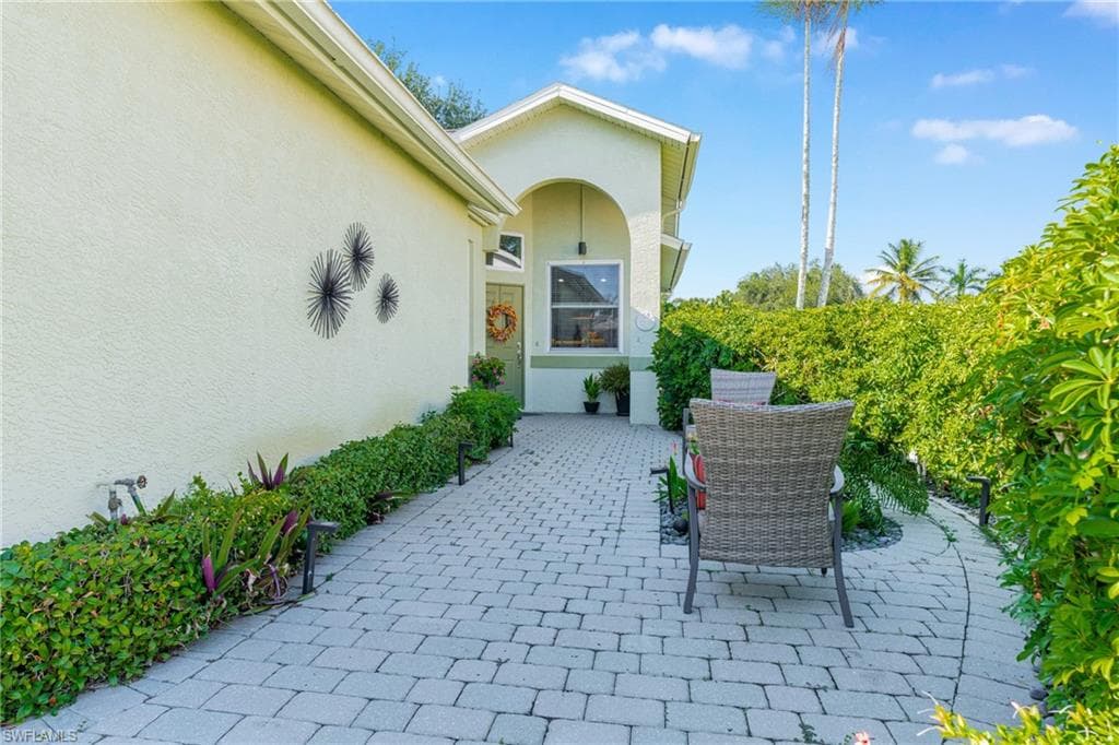 9225 Coachhouse Ln, Estero, FL 33928-8