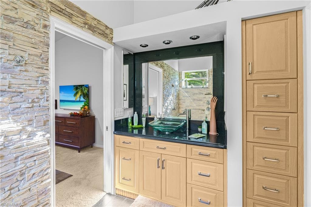 9225 Coachhouse Ln, Estero, FL 33928-25