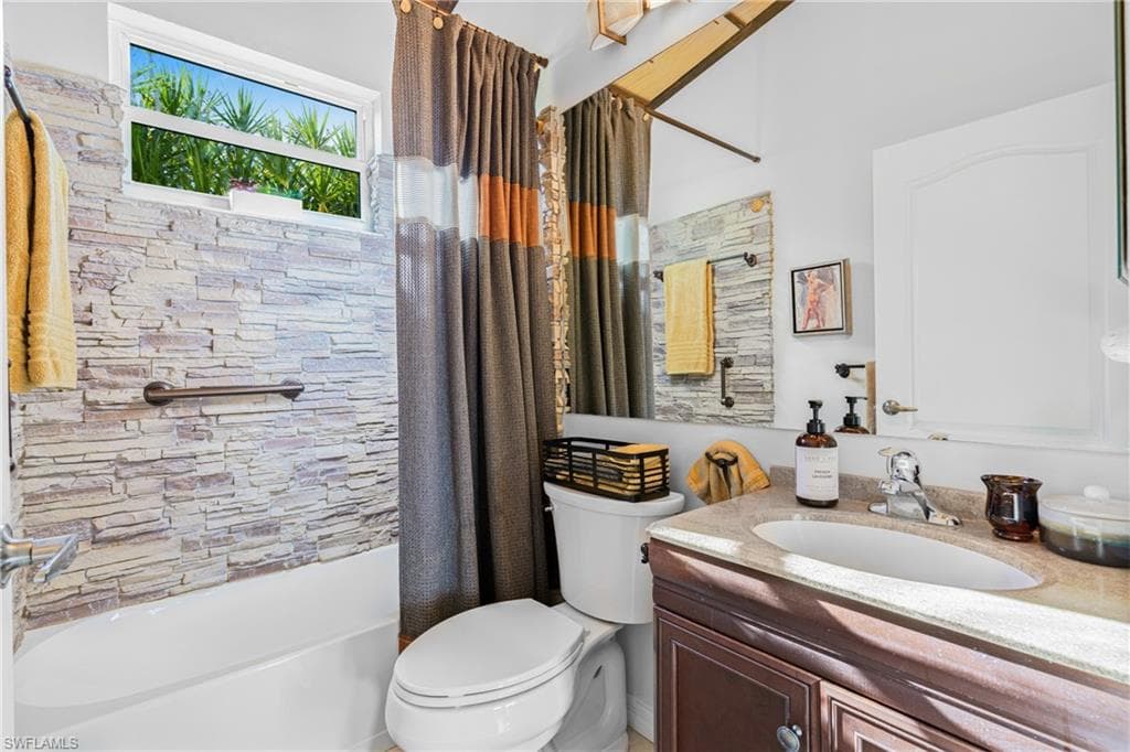 9225 Coachhouse Ln, Estero, FL 33928-28