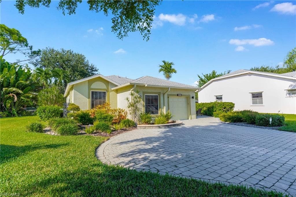 9225 Coachhouse Ln, Estero, FL 33928-6