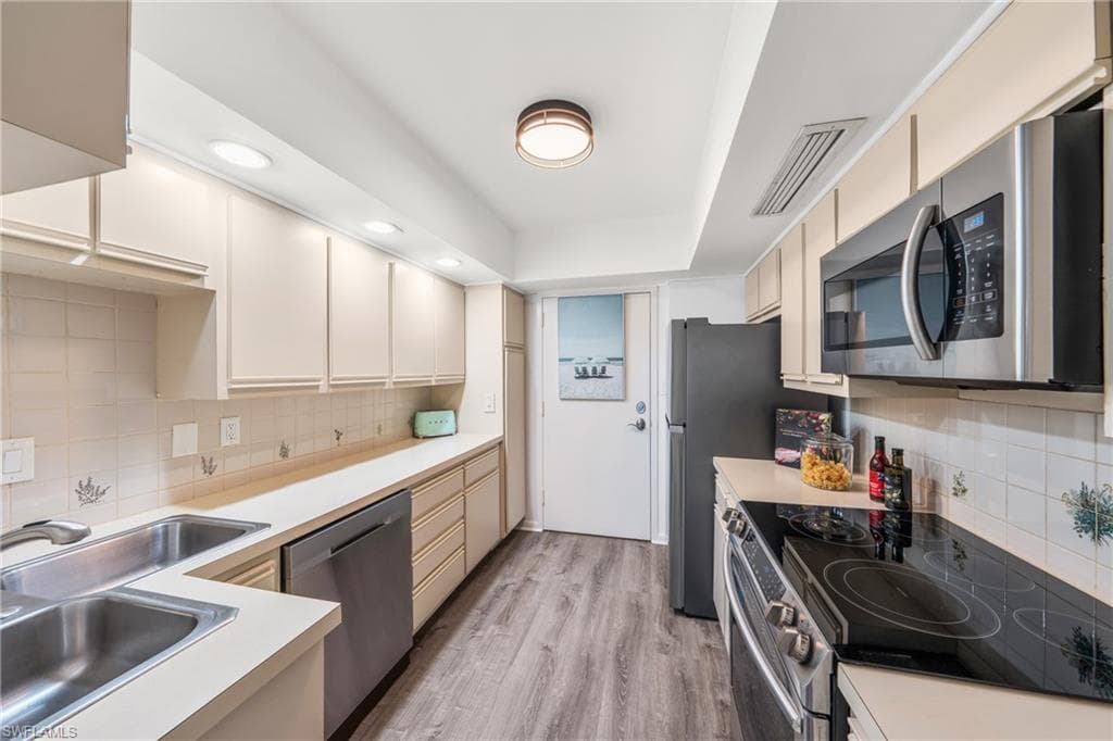 1977 Gulf Shore Blvd N 306, Naples, FL 34102-17