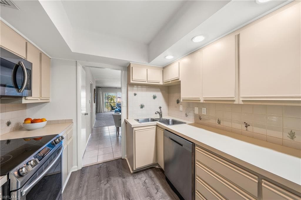 1977 Gulf Shore Blvd N 306, Naples, FL 34102-18