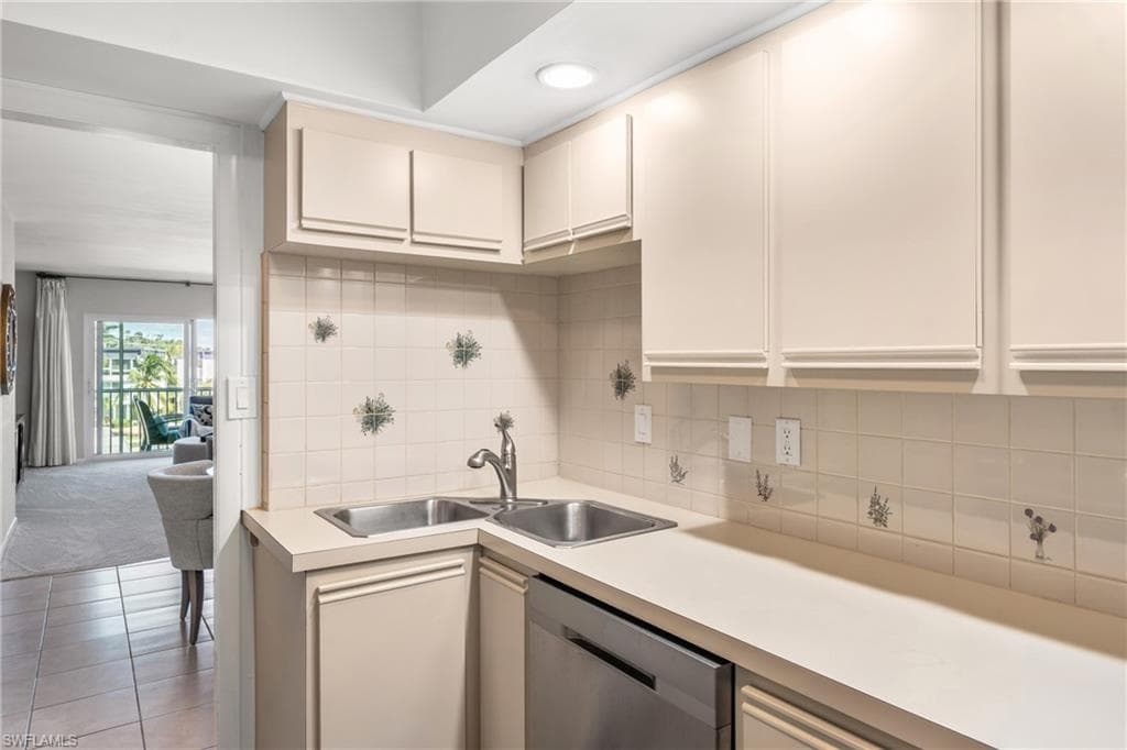 1977 Gulf Shore Blvd N 306, Naples, FL 34102-19