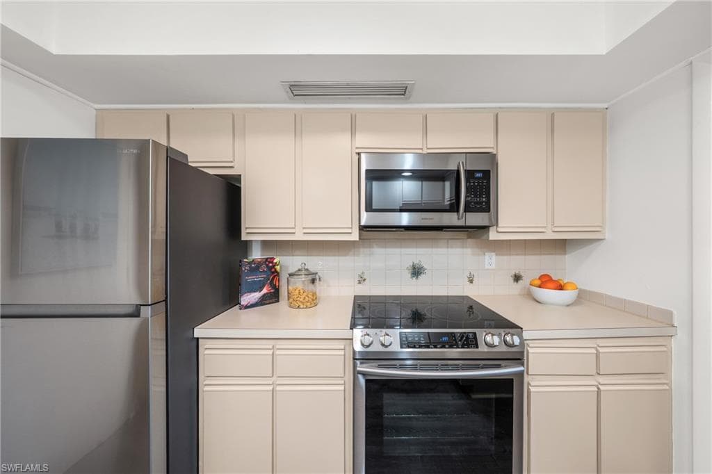 1977 Gulf Shore Blvd N 306, Naples, FL 34102-21