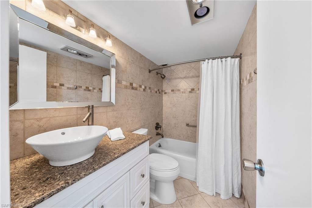 1977 Gulf Shore Blvd N 306, Naples, FL 34102-26