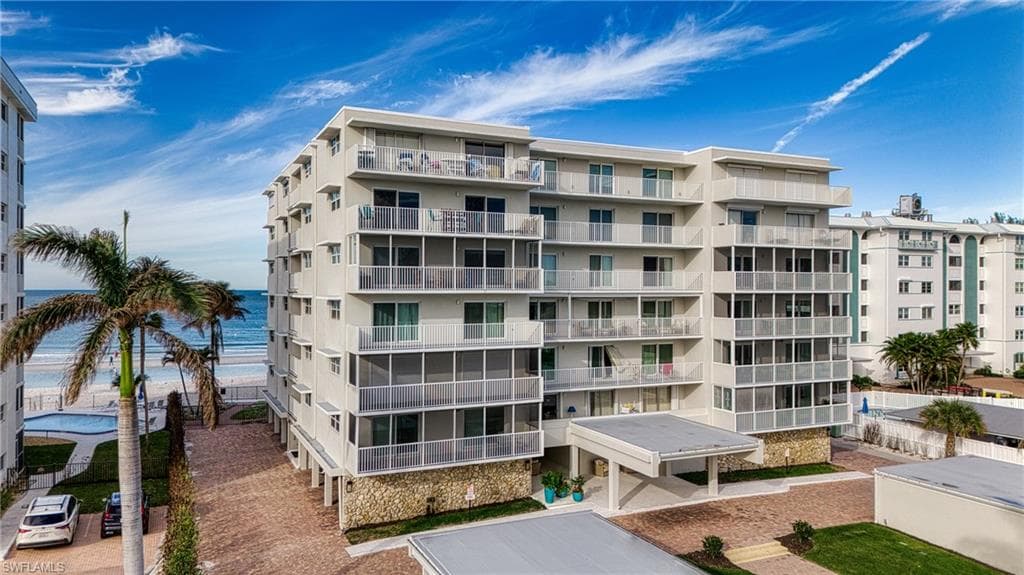 1977 Gulf Shore Blvd N 306, Naples, FL 34102-33