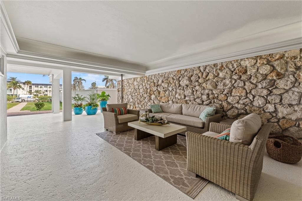 1977 Gulf Shore Blvd N 306, Naples, FL 34102-35