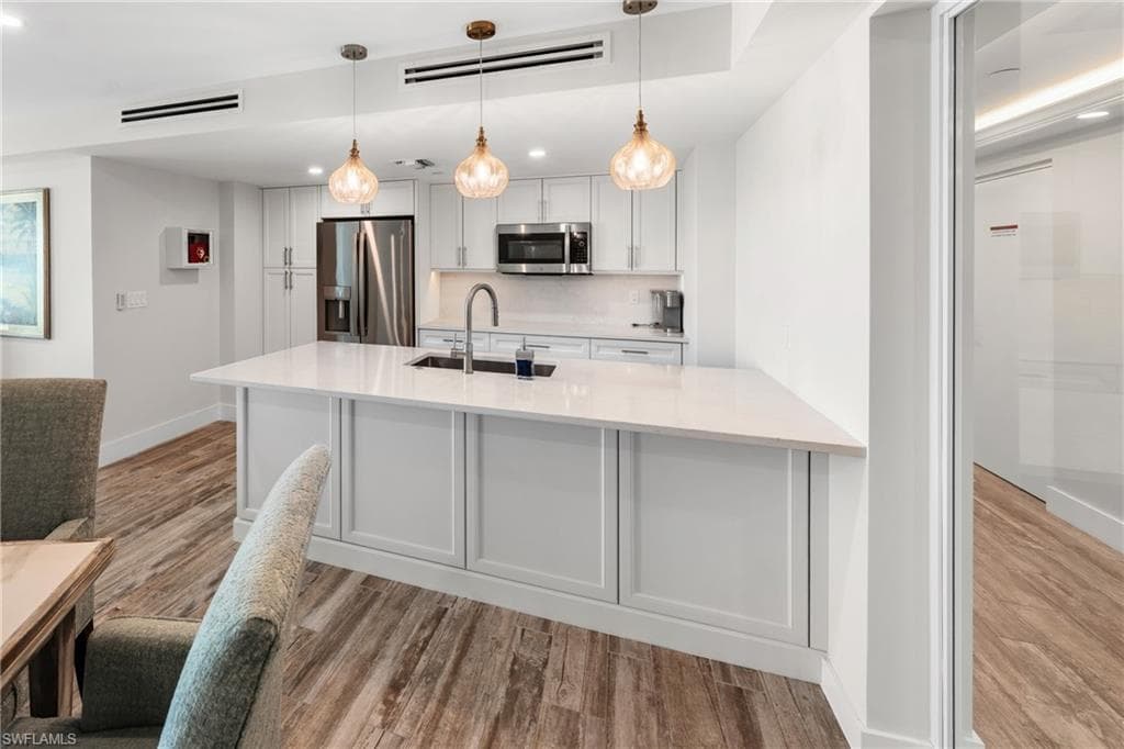 1977 Gulf Shore Blvd N 306, Naples, FL 34102-37