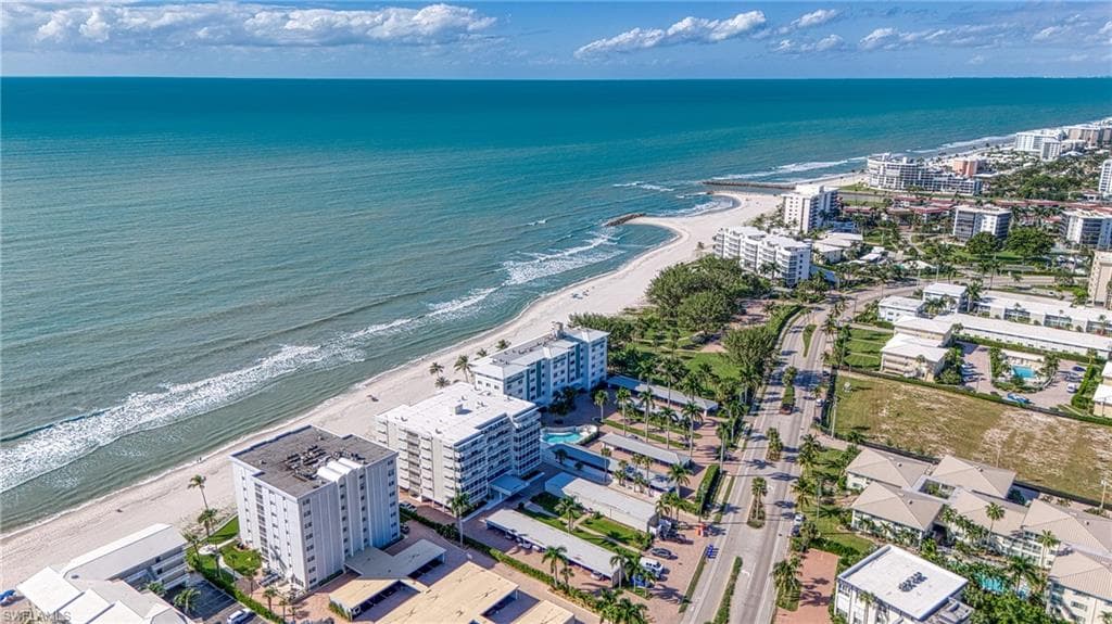 1977 Gulf Shore Blvd N 306, Naples, FL 34102-2