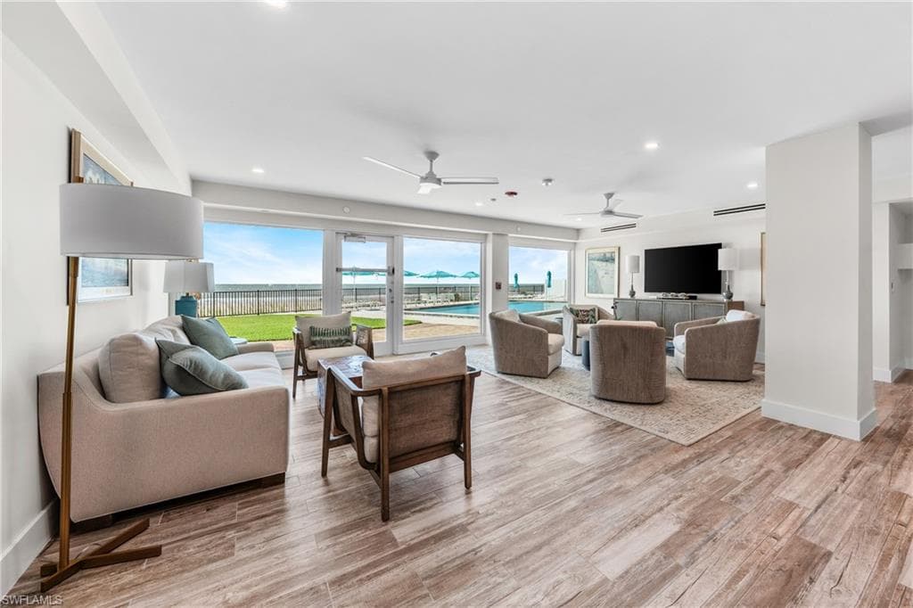 1977 Gulf Shore Blvd N 306, Naples, FL 34102-38