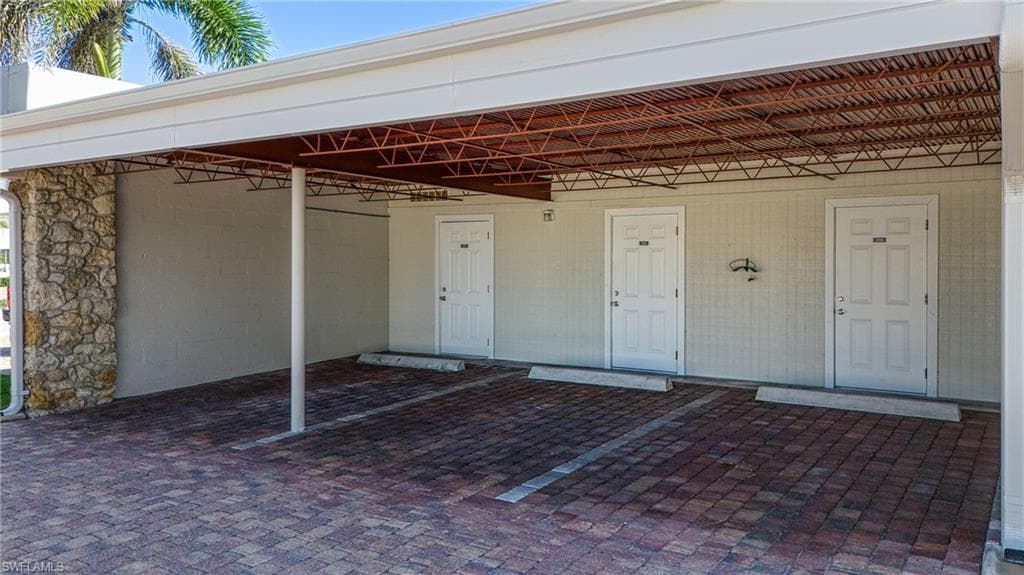 1977 Gulf Shore Blvd N 306, Naples, FL 34102-40