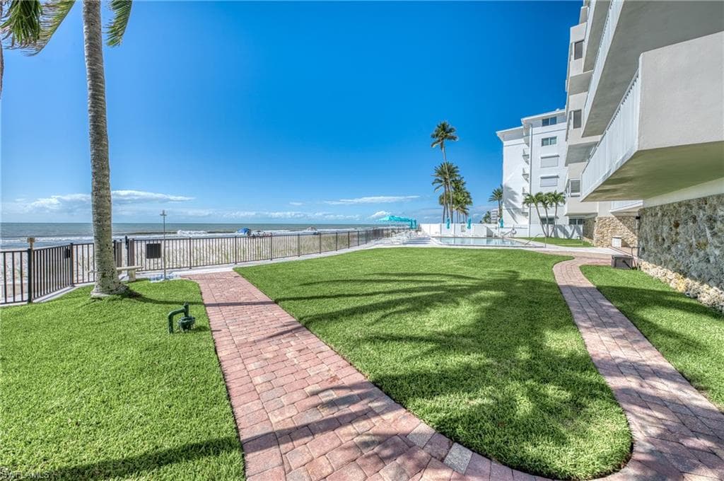 1977 Gulf Shore Blvd N 306, Naples, FL 34102-42