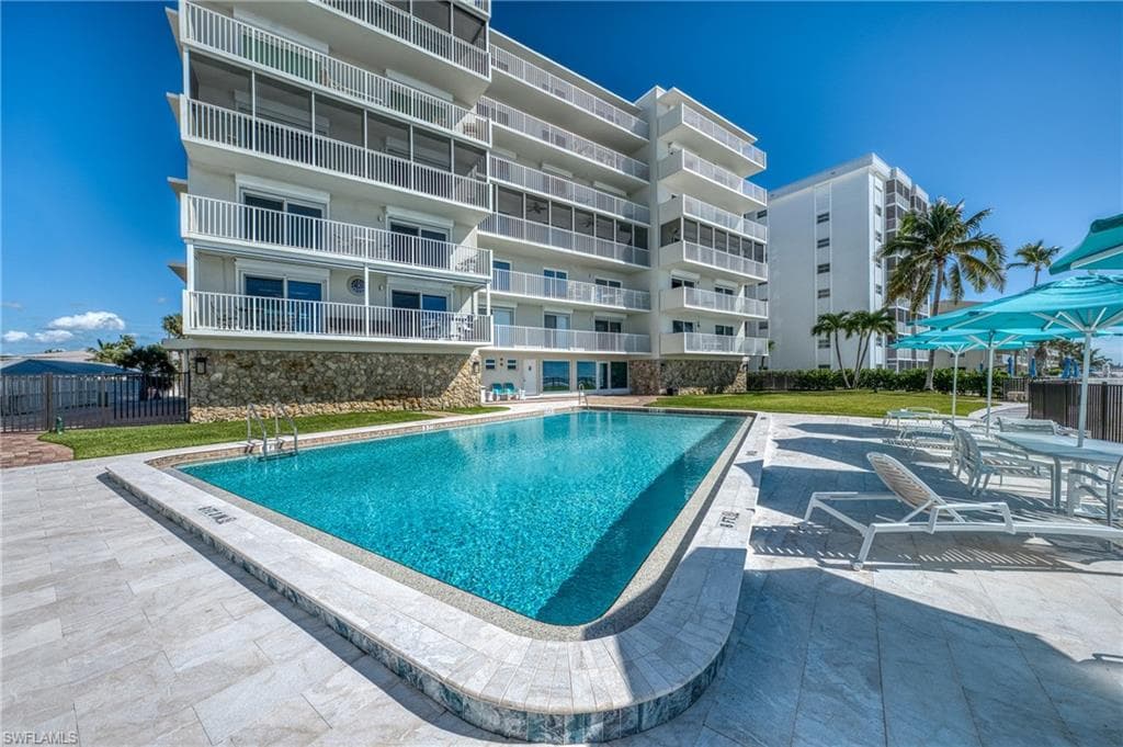 1977 Gulf Shore Blvd N 306, Naples, FL 34102-44