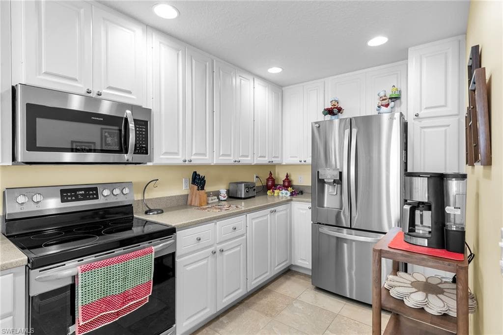 8044 Josefa Way, Naples, FL 34114-9