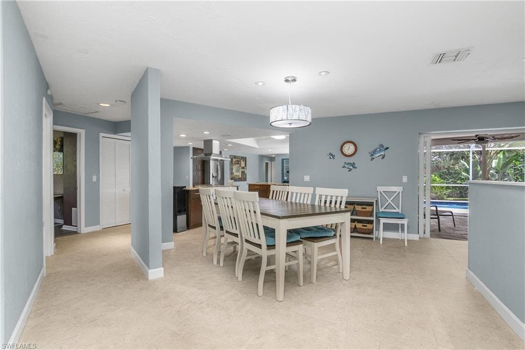 330 Country Club Dr, Naples, FL 34110-9