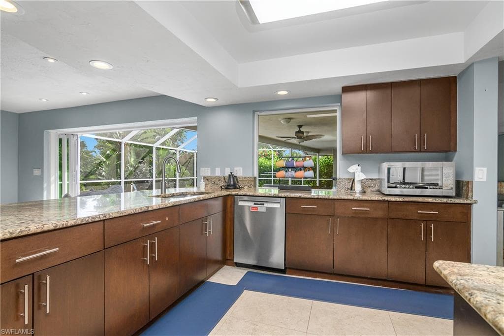 330 Country Club Dr, Naples, FL 34110-10