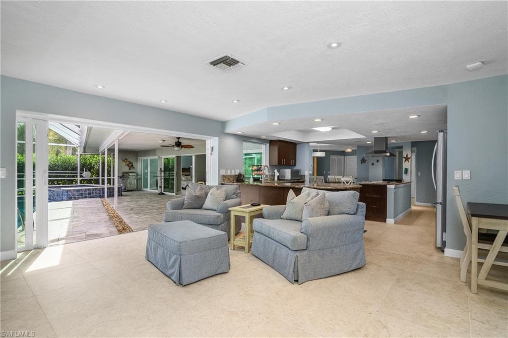 330 Country Club Dr, Naples, FL 34110-14