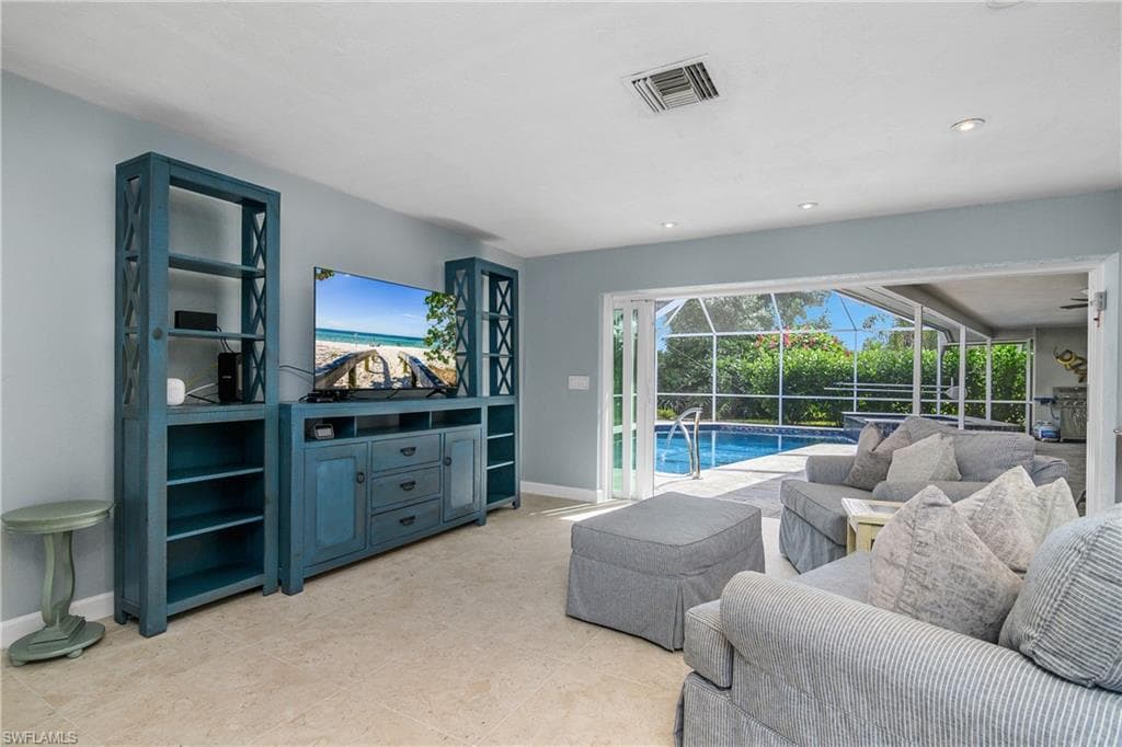 330 Country Club Dr, Naples, FL 34110-15