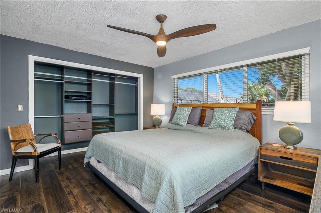 330 Country Club Dr, Naples, FL 34110-21