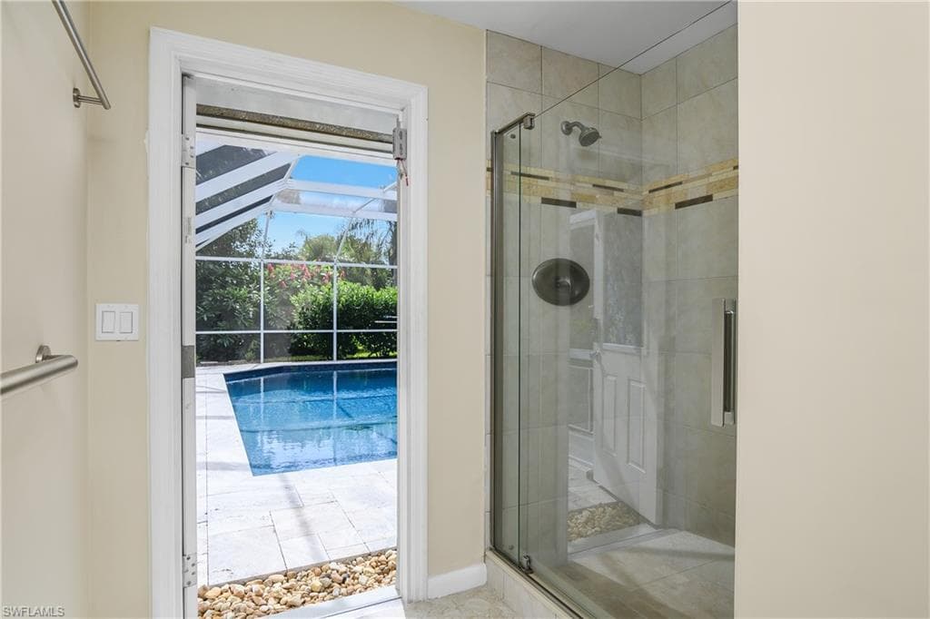 330 Country Club Dr, Naples, FL 34110-25