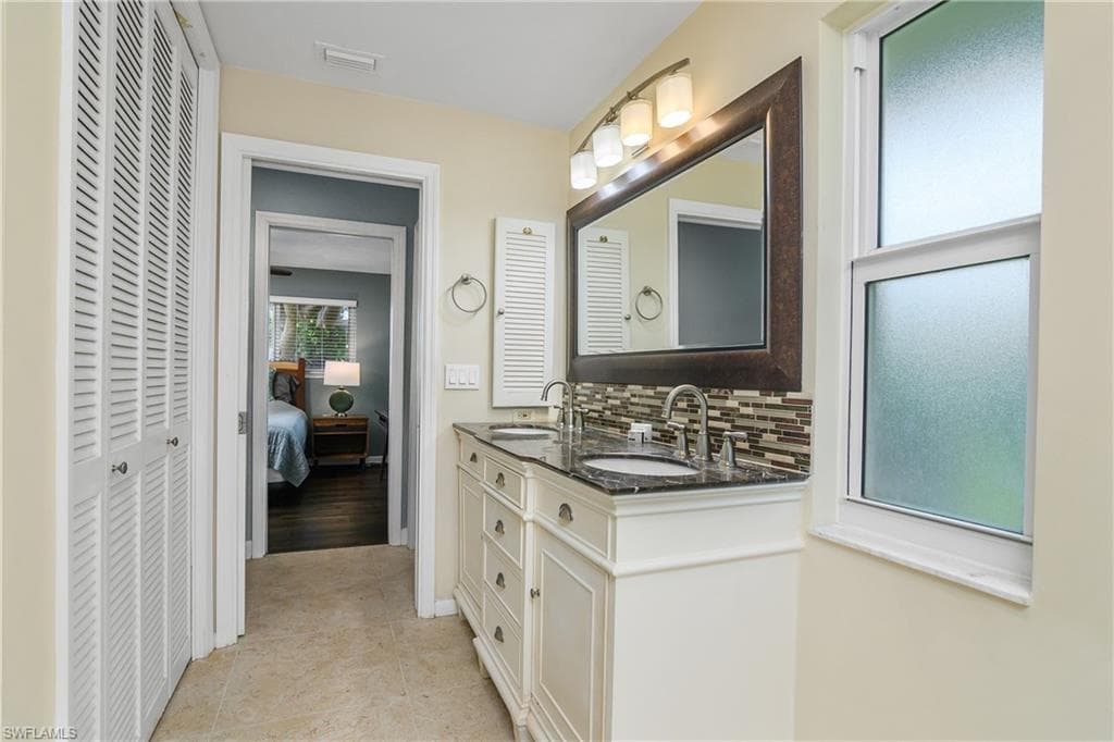 330 Country Club Dr, Naples, FL 34110-26