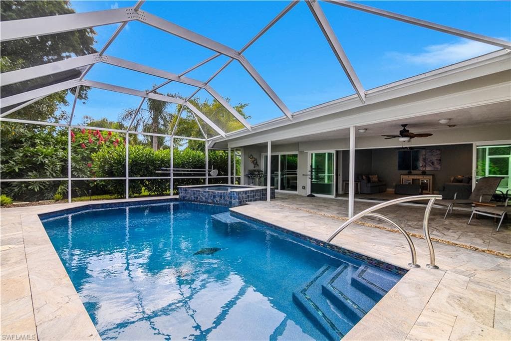 330 Country Club Dr, Naples, FL 34110-31