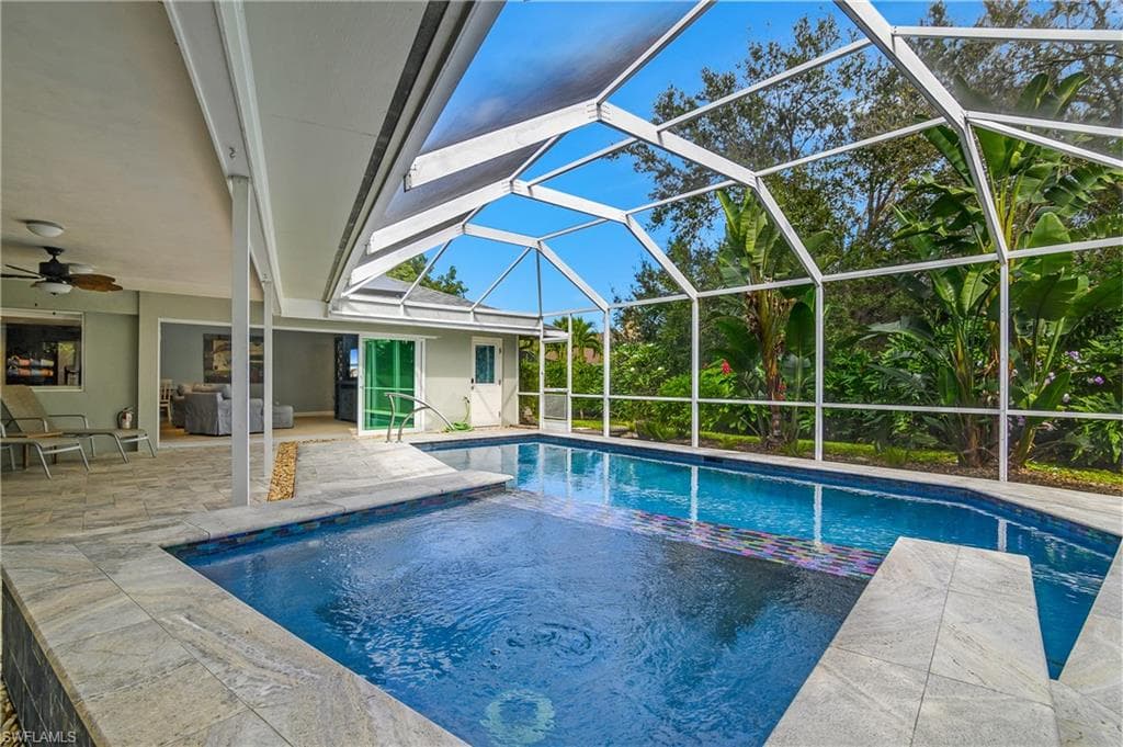 330 Country Club Dr, Naples, FL 34110-32