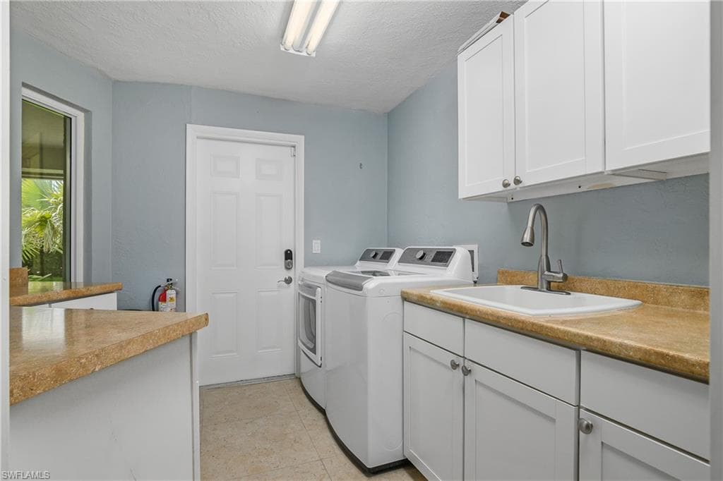 330 Country Club Dr, Naples, FL 34110-33