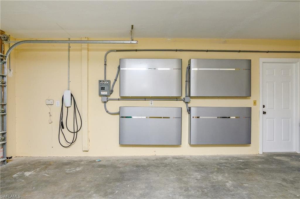 330 Country Club Dr, Naples, FL 34110-34