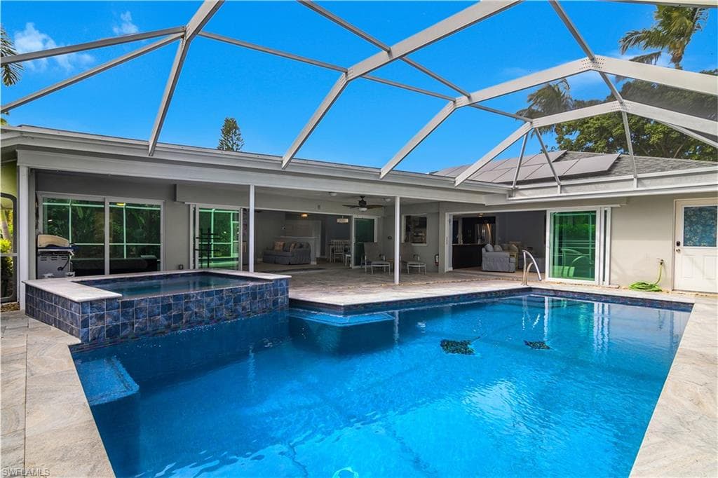 330 Country Club Dr, Naples, FL 34110-4