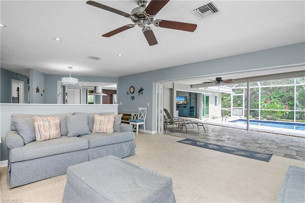 330 Country Club Dr, Naples, FL 34110-5