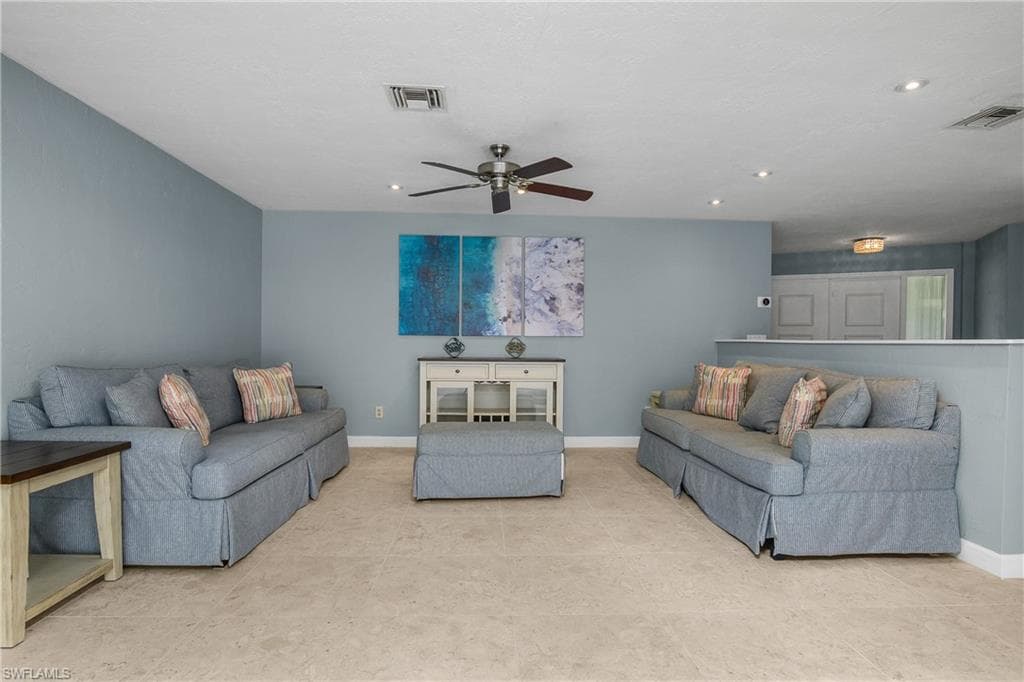 330 Country Club Dr, Naples, FL 34110-6