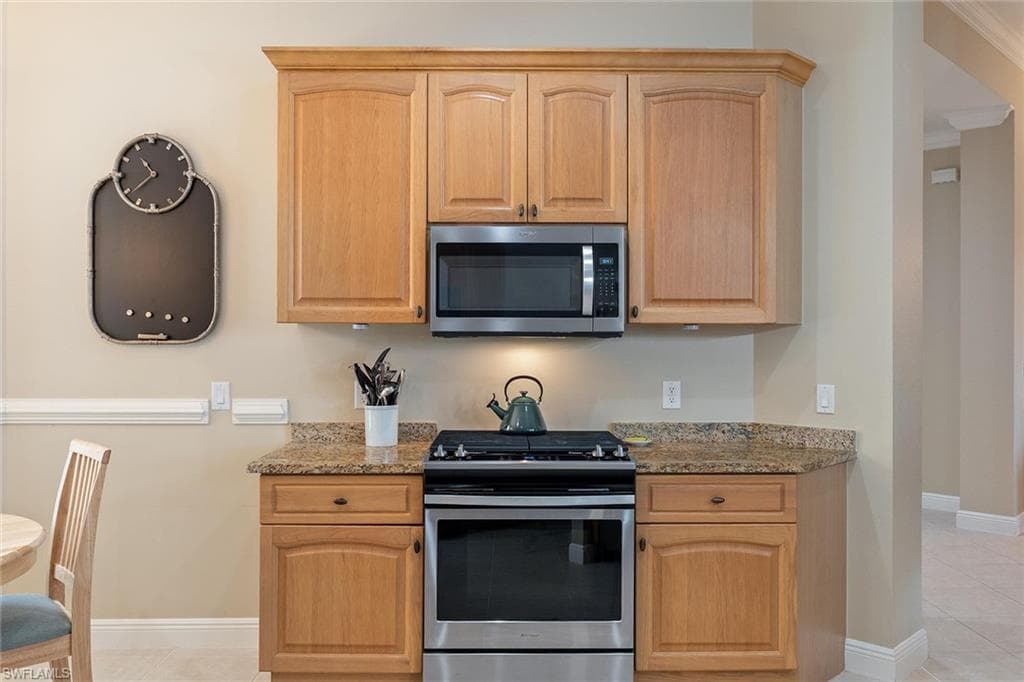 9243 Tesoro Ln 102, Naples, FL 34114-8