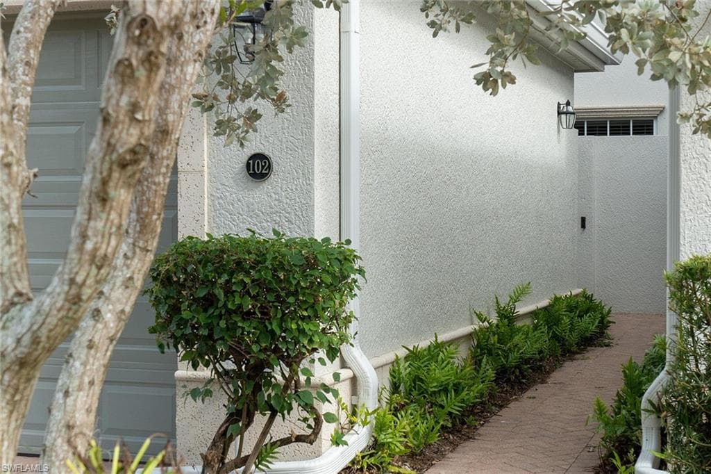 9243 Tesoro Ln 102, Naples, FL 34114-38