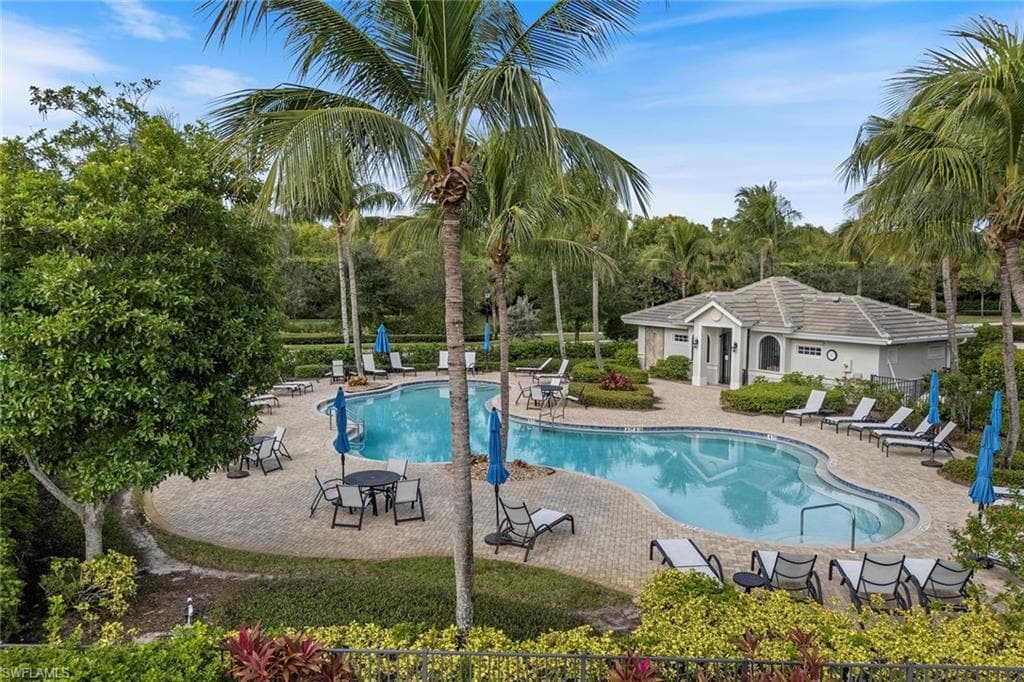 9243 Tesoro Ln 102, Naples, FL 34114-45