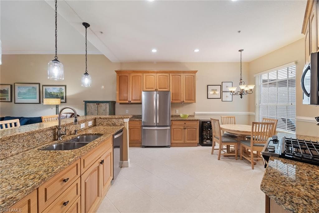 9243 Tesoro Ln 102, Naples, FL 34114-4