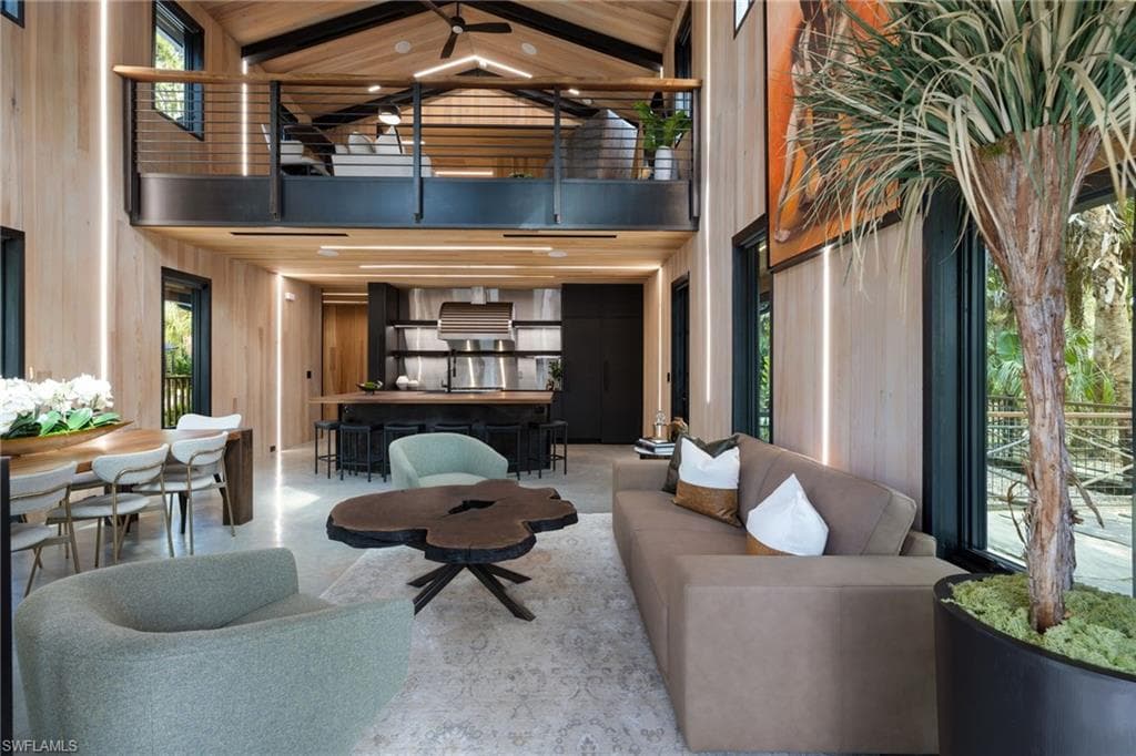 805 24th Ave NW, Naples, FL 34120-8