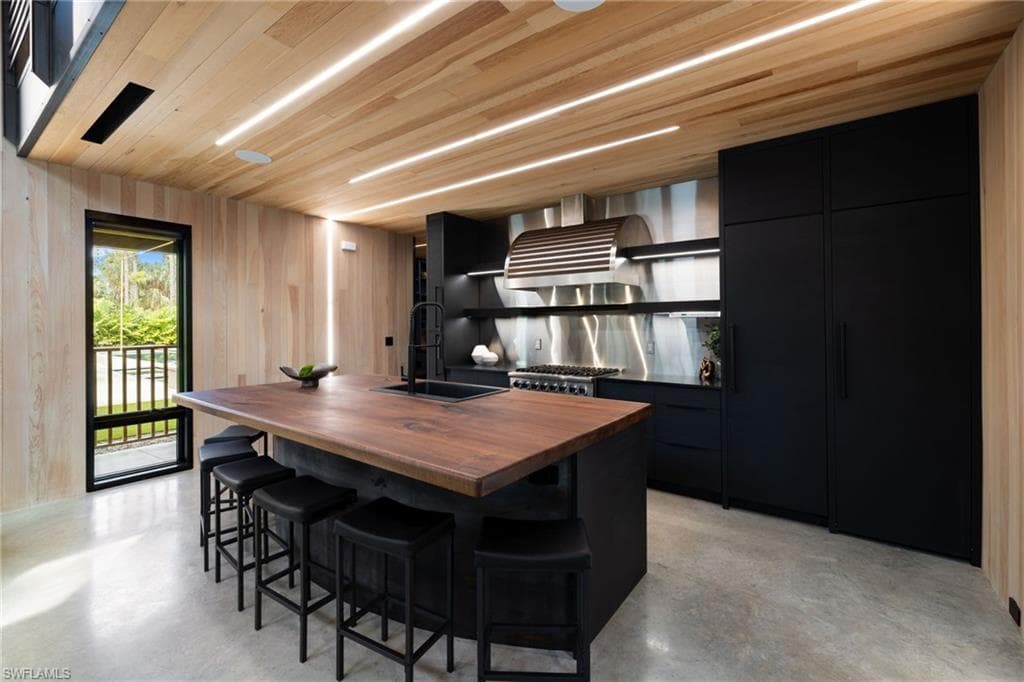 805 24th Ave NW, Naples, FL 34120-10