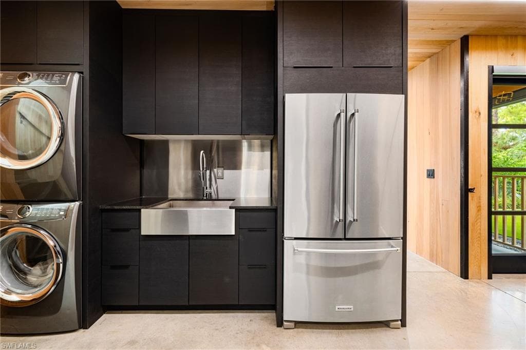 805 24th Ave NW, Naples, FL 34120-15