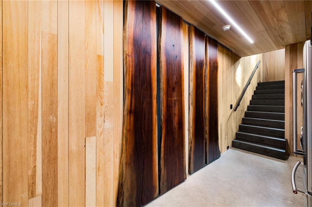 805 24th Ave NW, Naples, FL 34120-16