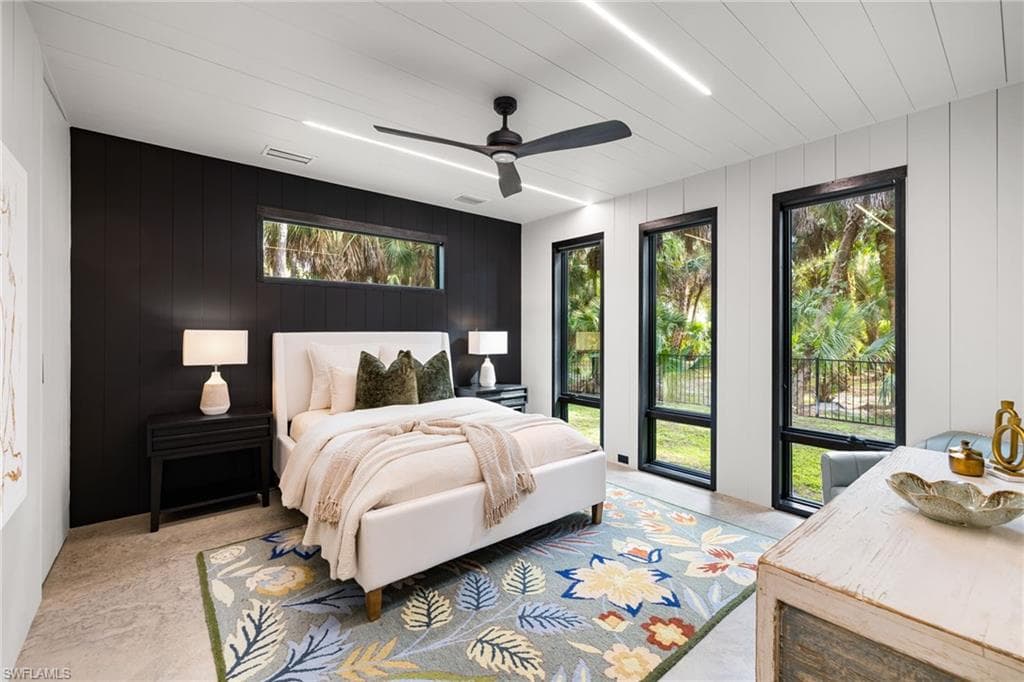 805 24th Ave NW, Naples, FL 34120-17