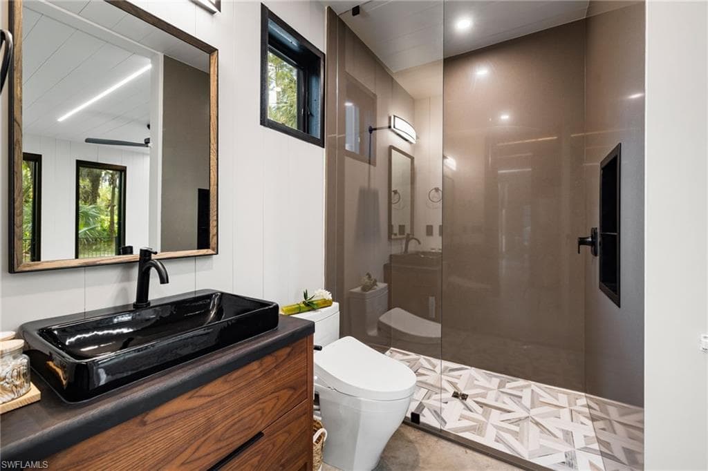 805 24th Ave NW, Naples, FL 34120-18