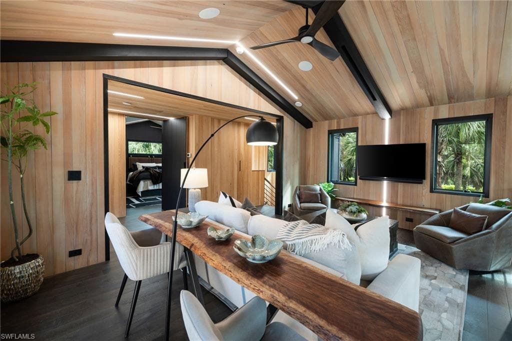 805 24th Ave NW, Naples, FL 34120-19