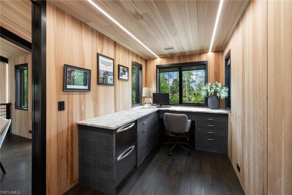 805 24th Ave NW, Naples, FL 34120-22