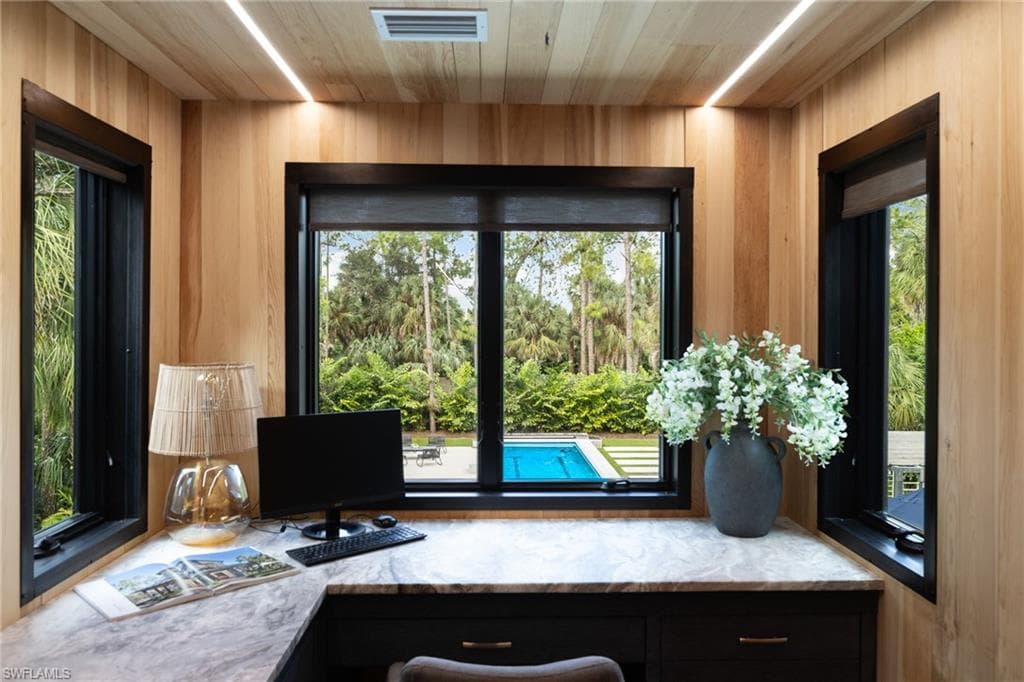 805 24th Ave NW, Naples, FL 34120-23