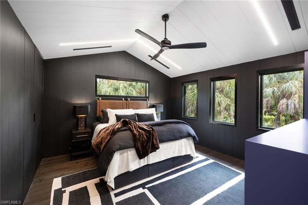 805 24th Ave NW, Naples, FL 34120-24