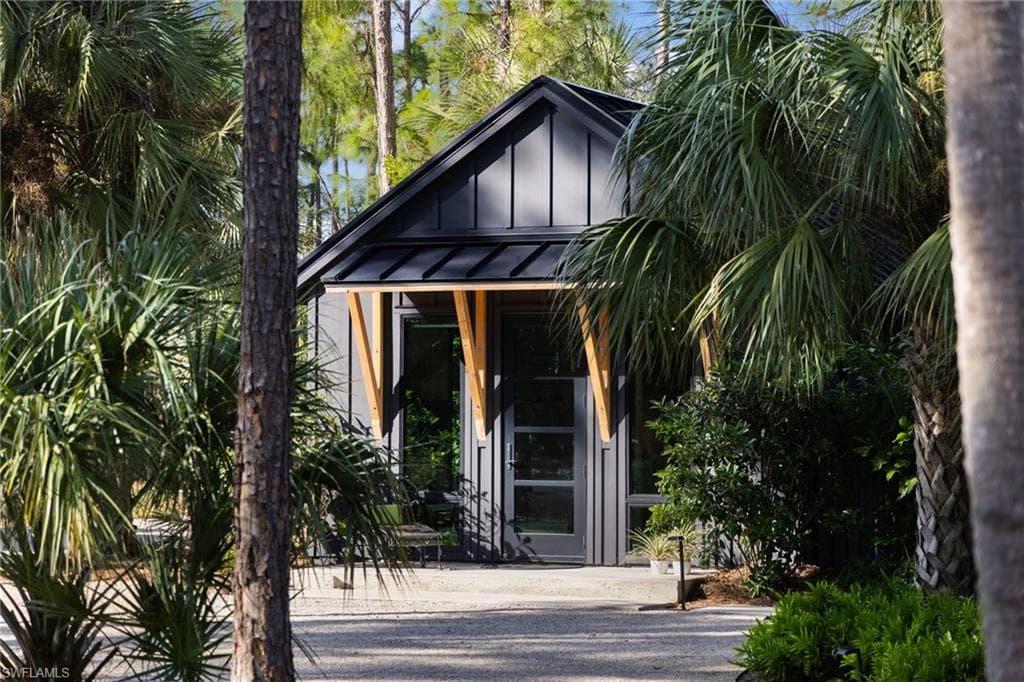 805 24th Ave NW, Naples, FL 34120-26