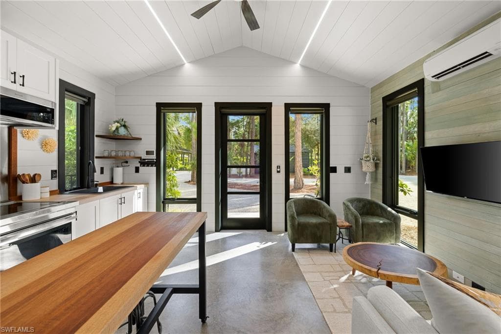 805 24th Ave NW, Naples, FL 34120-28